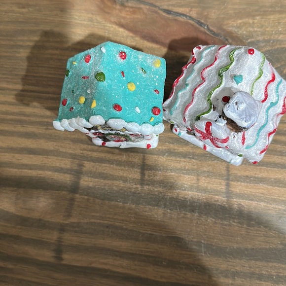 Set of 2 Gingerbread Houses - Picture 7 of 13